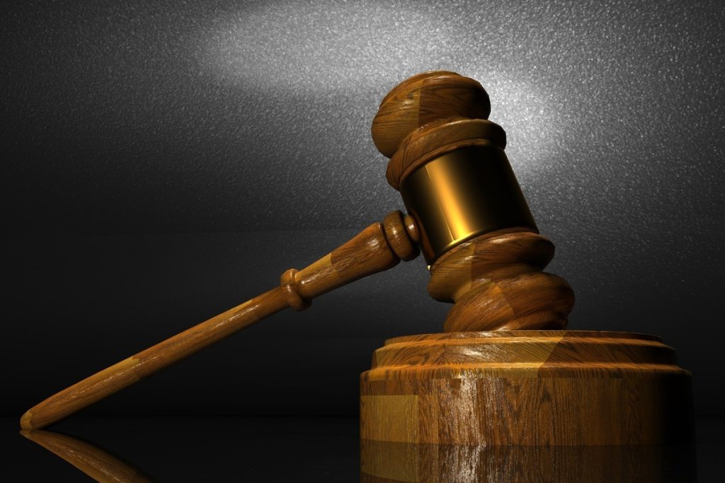 Condanna a 4 anni per incidente stradale a Maloyaroslavets: la velocità eccessiva e la stanchezza alla guida possono avere conseguenze disastrose