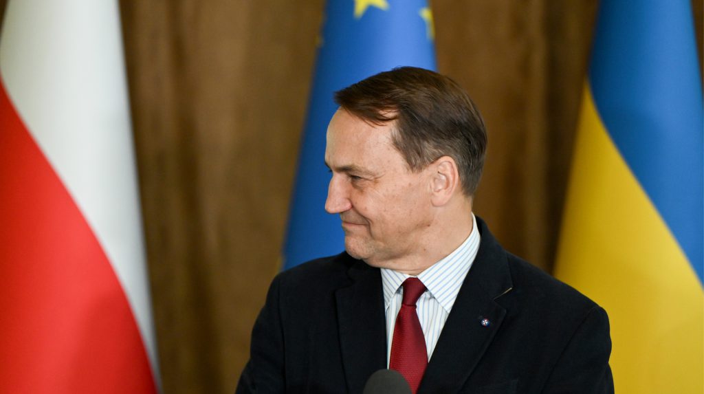 Polish foreign minister urges Ukrainian drone commander to take out Druzhba oil pipeline