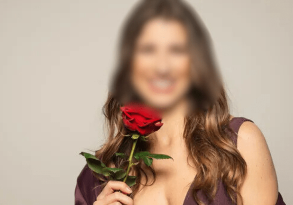 Ritardo nella nuova stagione di Die Bachelorette: cosa sta succedendo alla ricerca dell&#039;amore in TV?

Introduzione
La nuova stagione del popolare programma televisivo &quot;Die Bachelorette&quot; sembra essere in ritardo, sollevando interrogativi sulla possibilità di una carenza di amore nella programmazione televisiva del 2025.

Approfondimento
Il programma &quot;Die Bachelorette&quot; è noto per la sua formula di ricerca dell&#039;amore, in cui una donna cerca di trovare il suo compagno ideale tra un gruppo di uomini. La mancanza di una nuova stagione ha sollevato interrogativi sui motivi di questo ritardo, che potrebbero essere legati a problemi di produzione o a una carenza di interesse da parte del pubblico.

Possibili Conseguenze
La mancanza di una nuova stagione di &quot;Die Bachelorette&quot; potrebbe avere conseguenze sulla programmazione televisiva di RTL, che potrebbe dover cercare alternative per mantenere l&#039;interesse del pubblico. Ciò potrebbe includere la messa in onda di nuovi programmi o la riproposta di stagioni precedenti.

Opinione
Non è chiaro se la mancanza di una nuova stagione sia dovuta a una carenza di interesse da parte del pubblico o a problemi di produzione. Speriamo che la nuova stagione arrivi presto per soddisfare la curiosità dei fan e mantenere viva la tradizione di questo popolare programma televisivo.

Analisi Critica dei Fatti
La situazione attuale non fornisce informazioni sufficienti per comprendere appieno i motivi del ritardo. Sarà necessario attendere ulteriori comunicazioni ufficiali per capire cosa sta succedendo e quali sono le prospettive per la nuova stagione di &quot;Die Bachelorette&quot;.

Relazioni con altri fatti
Il ritardo nella nuova stagione di &quot;Die Bachelorette&quot; potrebbe essere collegato ad altri eventi o cambiamenti nella programmazione televisiva. Sarà importante monitorare le notizie per capire se ci sono connessioni con altri programmi o eventi, come ad esempio la messa in onda di nuovi programmi di dating o la cancellazione di altri show.

Contesto storico
Il programma &quot;Die Bachelorette&quot; ha una lunga storia e ha sempre avuto un grande seguito. La mancanza di una nuova stagione è un evento insolito e ha sollevato interrogativi sui motivi di questo ritardo. È importante considerare il contesto storico del programma e la sua evoluzione nel tempo per comprendere meglio la situazione attuale.

Fonti
La fonte di questo articolo è RTL. Per ulteriori informazioni, si prega di visitare il sito web ufficiale di RTL.