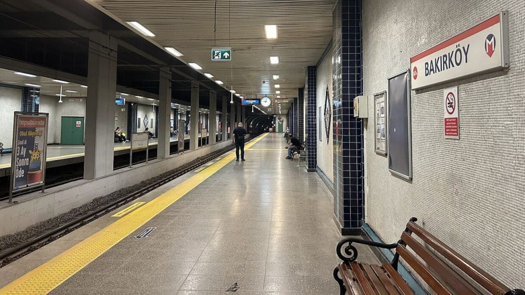 Bakırköy metrosunda bir yolcu intihar etti!