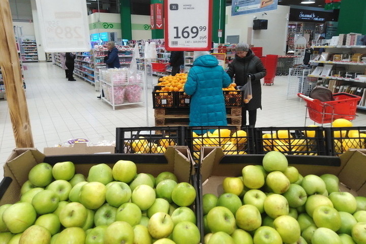 Crisi delle Mele di Saratov: Produttori Locali Lottano per Vendere i loro Prodotti