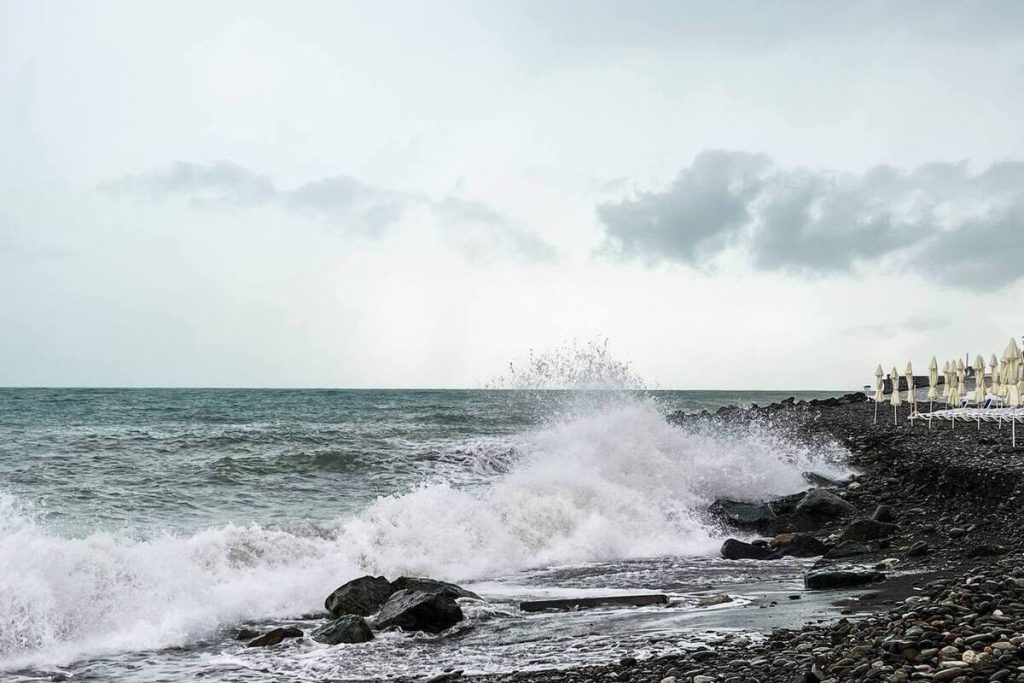 Вильфанд сообщил о завершении купального сезона на юге России