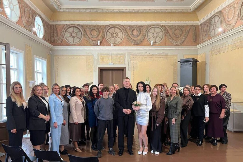 В «Парке Монрепо» состоялась последняя в этом сезоне выездная регистрация брака