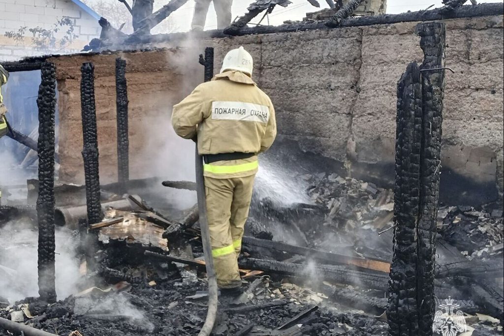 Incendio in area verde Vostok: due capanni distrutti a Vašana, indagine in corso