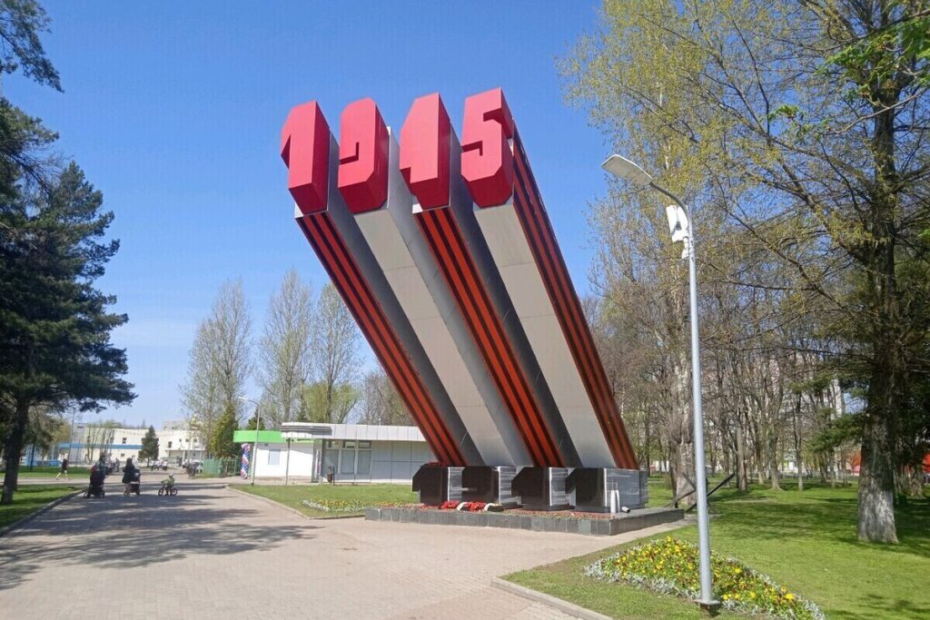 Lavori di posa del cavo nel parco del 30° anniversario della Vittoria a Yaroslavl sollevano preoccupazioni tra i residenti per la conservazione dell&#039;area verde e la salute pubblica