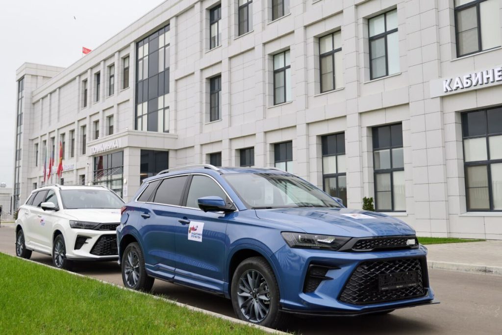 Раненым участникам СВО в Дагестане вручили специализированные автомобили