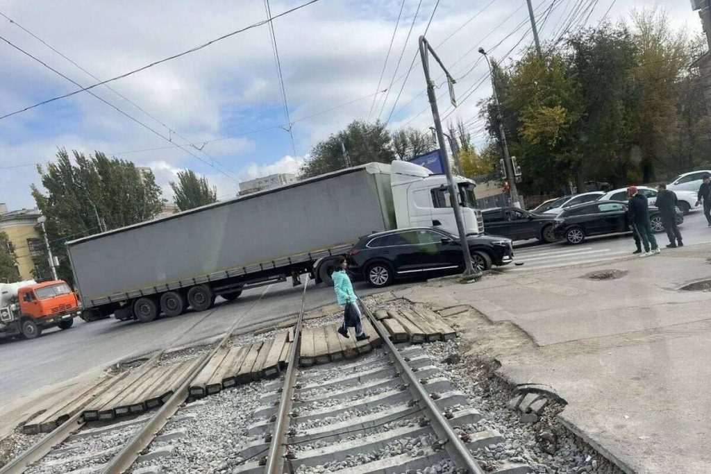 Из-за ДТП в Волгограде изменились маршруты движения трамваев