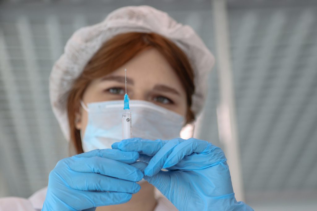 Онищенко заявил о необходимости ревакцинации взрослых от кори