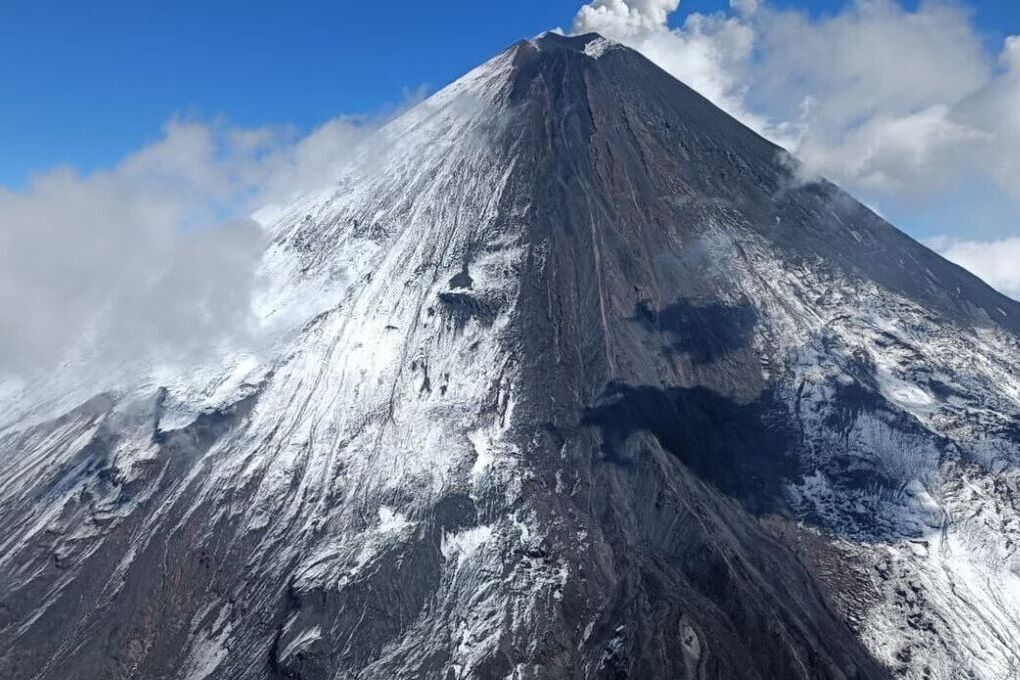 Allarme Vulcano sulla Kamčatka: Avvertimento ai Turisti per il Pericolo di Eruzione del Klučevskij