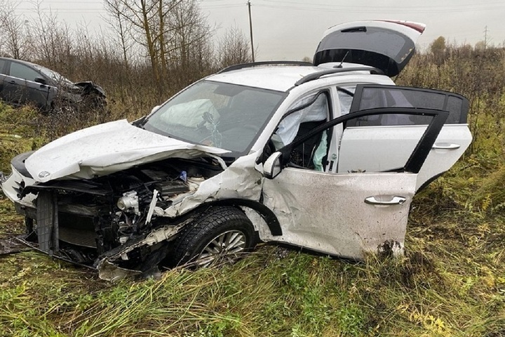 Под Гагарином КИА не поделила дорогу с Фордом