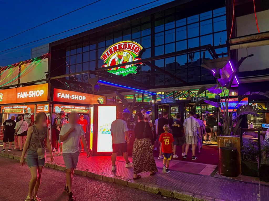 „Bierkönig“ auf Mallorca nimmt 40 Euro Eintritt: Reaktionen sind gespalten