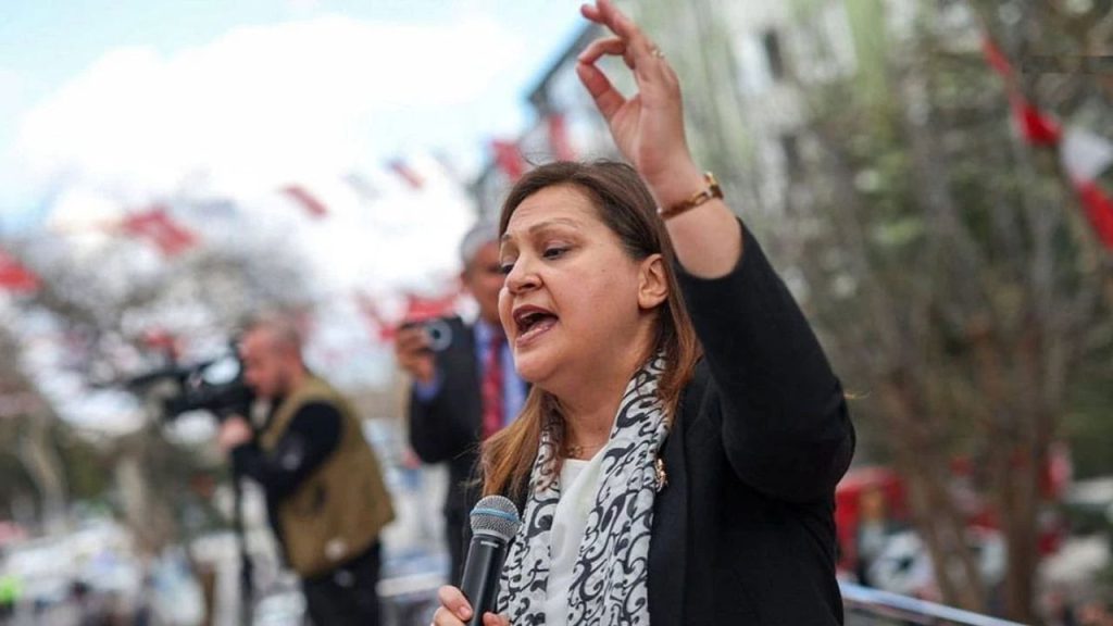 Burcu Köksal, AK Parti&#039;ye geçeceği iddialarına noktayı koydu: Bir yere gitmiyorum