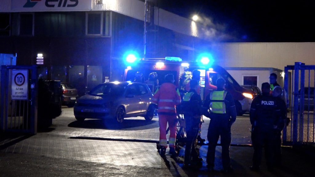 NRW: Gefährliche Dämpfe ausgetreten – 18 Personen verletzt