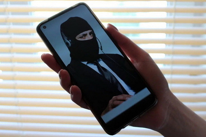 Truffa nella regione di Kursk: donna di 60 anni perde 895.000 rubli in una truffa online