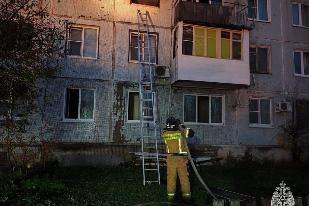 В Заокском эвакуировали 12 человек и потушили пожар в пятиэтажке