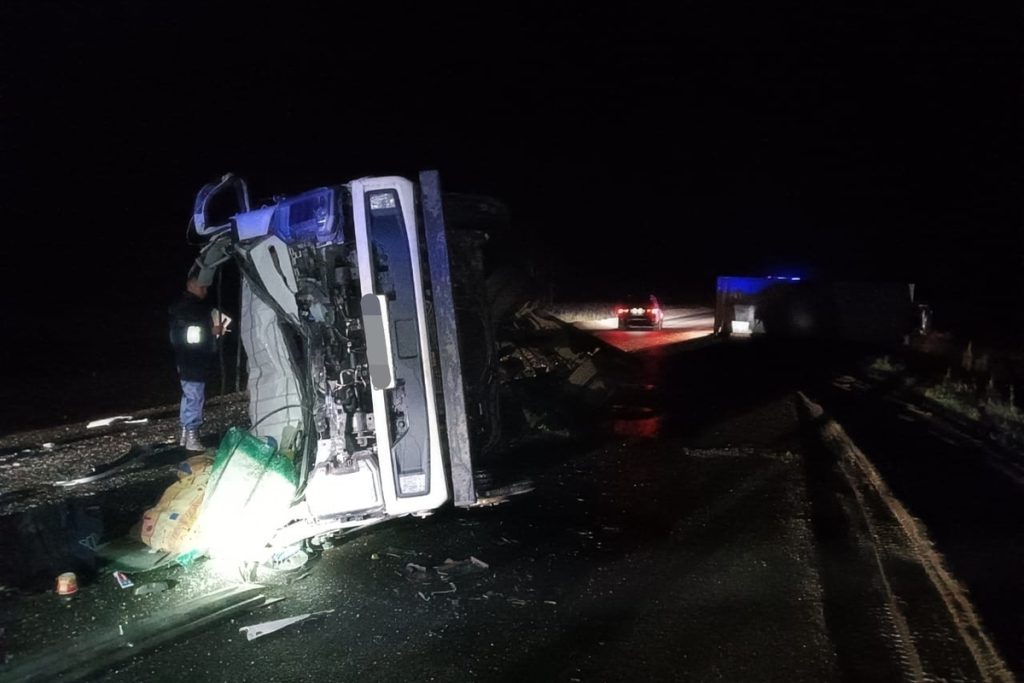 Мужчина погиб в ДТП с автобусом и грузовиком в Тотемском округе