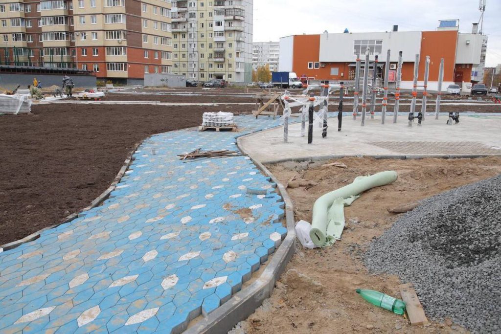 В Северодвинске началось озеленение у «Весёлых ноток»