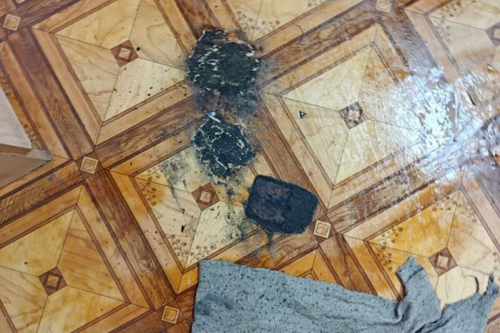 Гаджет загорелся в руках у школьника во время урока литературы