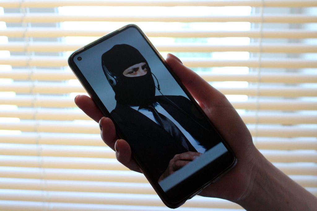 Мошенники выманили у липчанина 4 миллиона рублей под видом сотрудников ФСБ