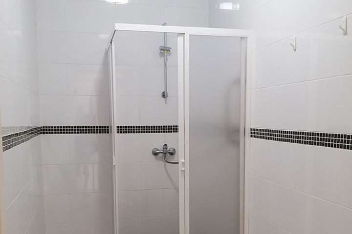 Контрастный душ может стать «таблеткой» от осенней непогоды для северян