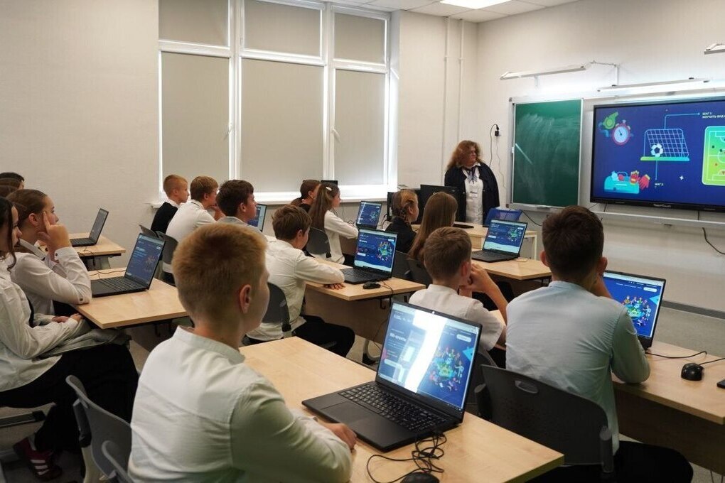 В Великом Новгороде открыли профориентационный центр «Ступени к успеху»