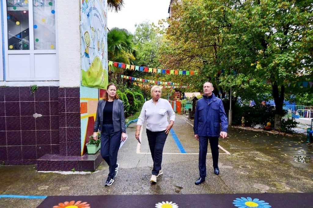 Депутат ЗСК Виктор Тепляков оценил обновление детского сада №86