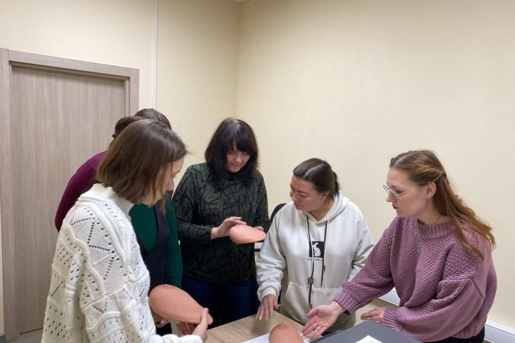 В Архангельске прошёл мастер-класс по самообследованию молочных желез