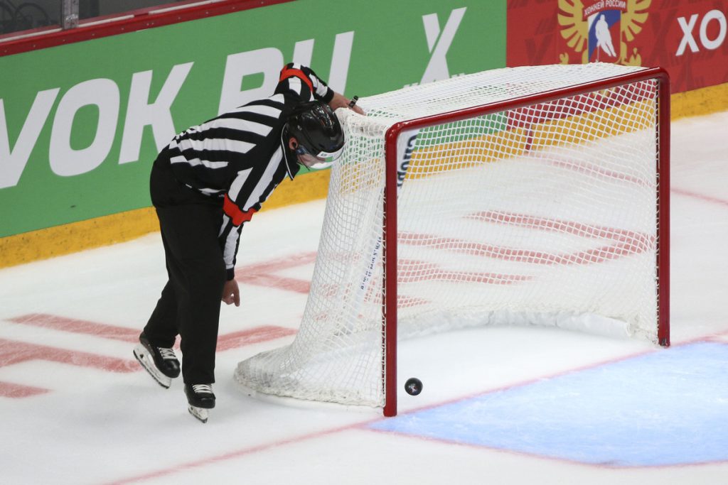 Хоккеисты в Латвии подрались из-за русского языка