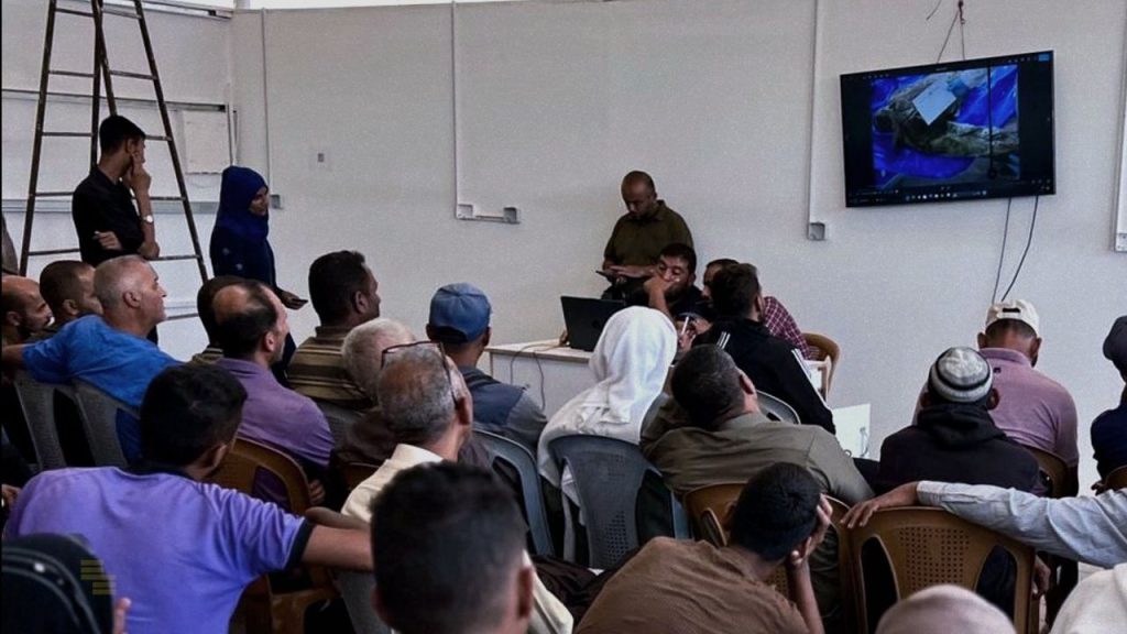 Famiglie palestinesi cercano di identificare i loro cari tra i corpi resi irriconoscibili nel conflitto a Gaza