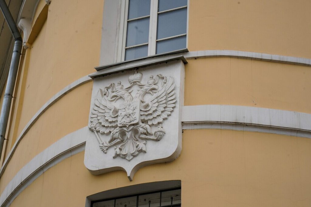 Condanna per produzione di droga in appartamento: le conseguenze per la salute pubblica e la sicurezza