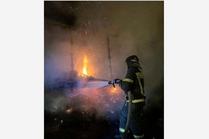 На автодороге М-10 в Тосненском районе после ДТП загорелся автомобиль