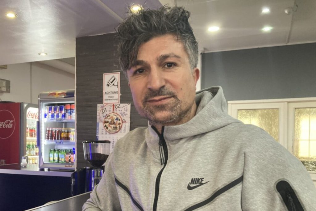 Lotto-König Chico zeigt sich vor Porsche – „Komm da weg, Junge!“