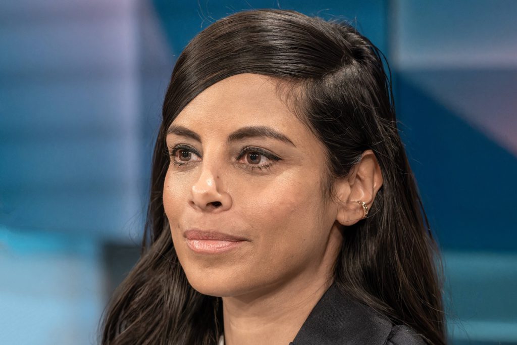 „Traumschiff“-Star  meldet sich aus dem Krankenhaus – „Kleine OP gehabt“