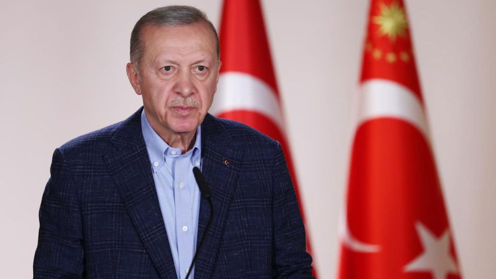 Cumhurbaşkanı Erdoğan, Aliya İzetbegoviç&#039;i vefatının yıl dönümünde andı