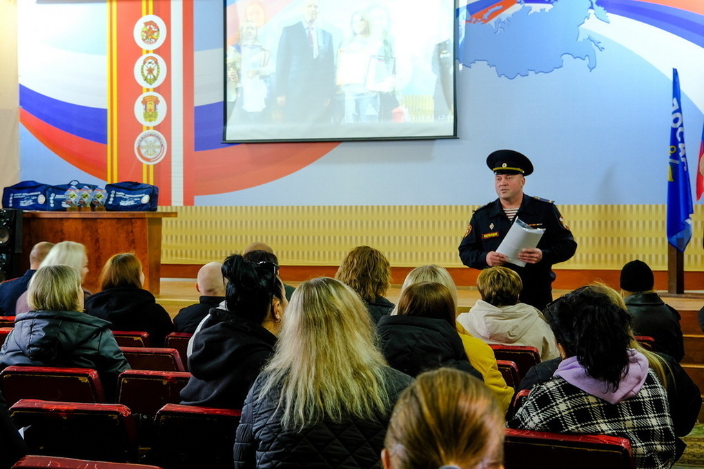 В Йошкар-Оле прошла встреча с жителями республики о службе в Росгвардии
