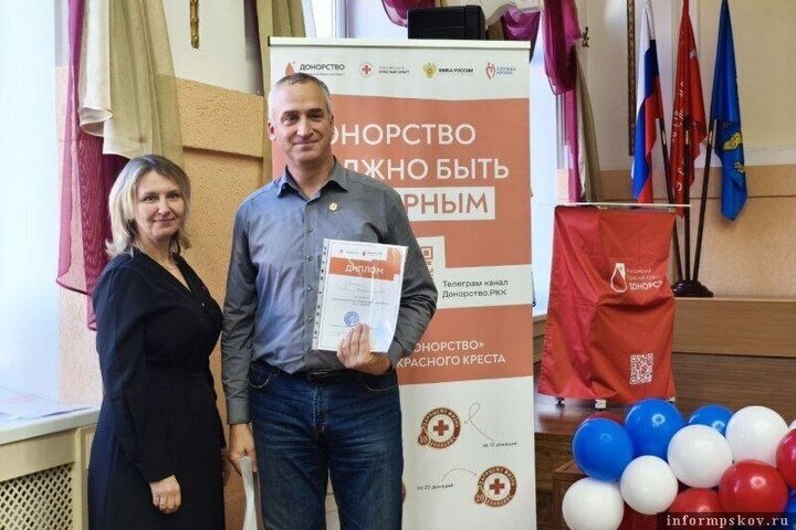 В Псковской области вручили первые памятные значки «За регулярное донорство»  Больше: https://sinonim.org/gen#res