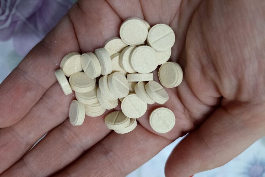 Болеющим петербуржцам посоветовали не рисковать с лишними таблетками