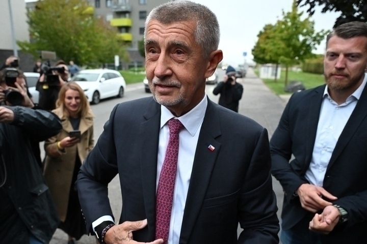 В Чехии большинство опрошенных хотят судить Бабиша