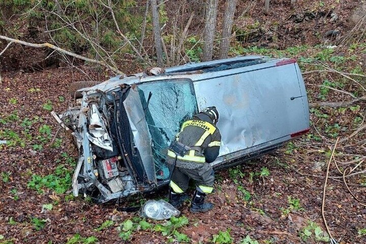 Смертельное ДТП в Лебяжском районе: спасатели извлекли пассажира авто