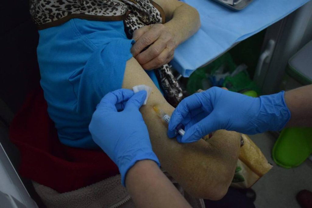 В Серпухове продолжается масштабная вакцинация против гриппа