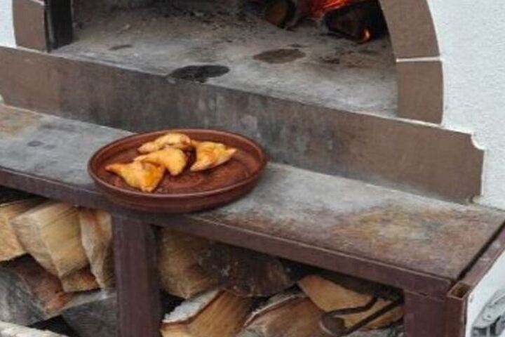 Operazione antidroga nel distretto di Vyborg: polizia scopre narcotici nascosti dietro una stufa