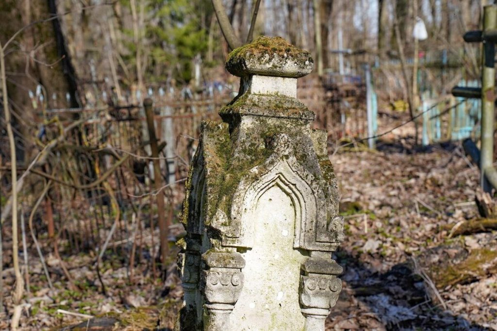 Священник считает, что застолья у могил отдаляют туляков от христианства