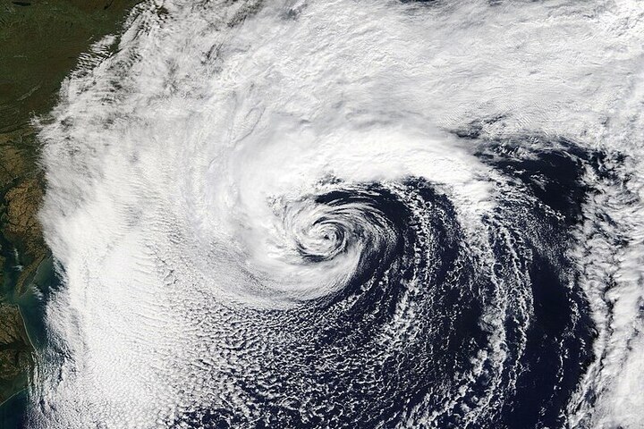 Тропический шторм в Атлантике усилился до урагана 1 категории