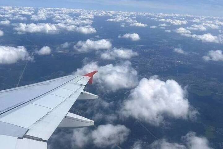 Avaria in volo da Mineralnye Vody a Tel Aviv: aereo Superjet torna indietro a causa di una crepa nel parabrezza