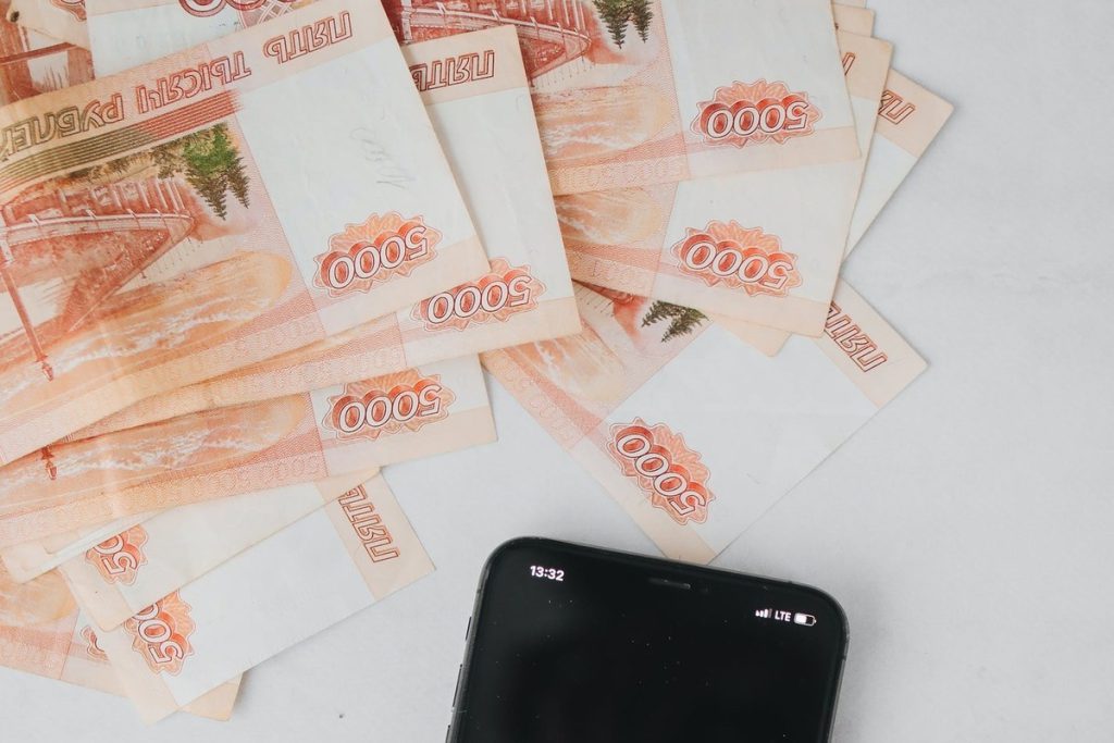 Единое пособие для семей с детьми в России в 2026 году вырастет до 18 371 рубля