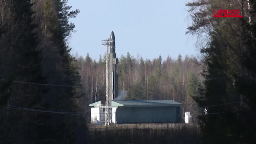 Russia, forze nucleari strategiche effettuano lanci di missili di prova