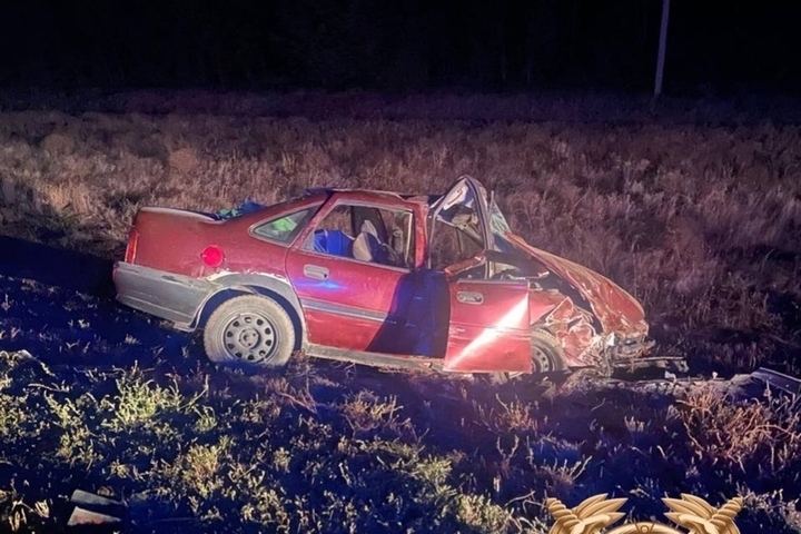 Легковушка в хлам: пять человек пострадали в жутком ДТП в Ростовской области