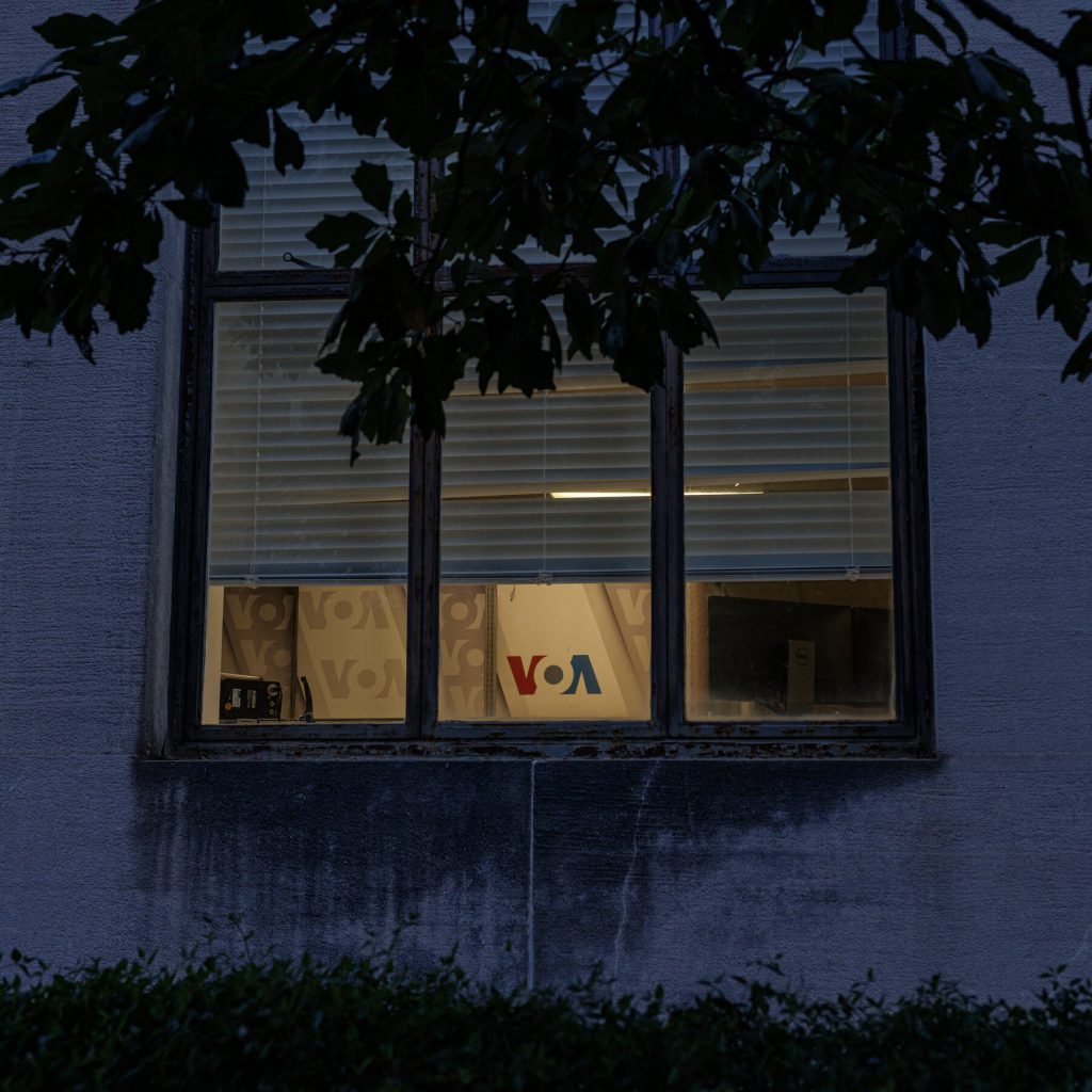 La Voice of America resiste agli attacchi della presidenza Trump, ma il suo futuro rimane incerto