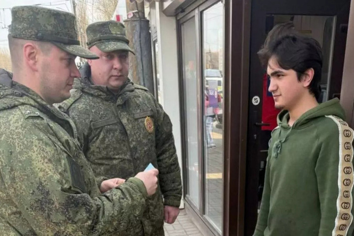 Воронежские военкоматы поставили на учет полсотни новых граждан России