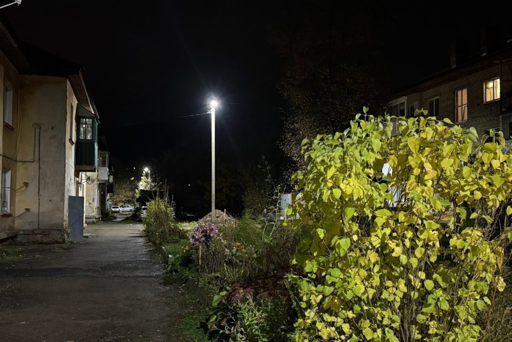 Rinnovata l&#039;illuminazione pubblica nella zona di Smolenskaya Sortirovka: 6,5 chilometri di linee e 211 nuovi lampioni per una maggiore sicurezza e qualità della vita